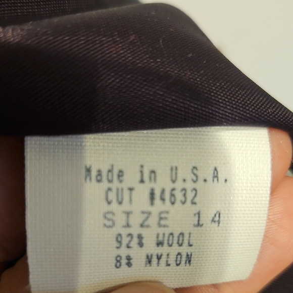 Elegant Plaid Vest with Gold Accents - Picture 3 of 3